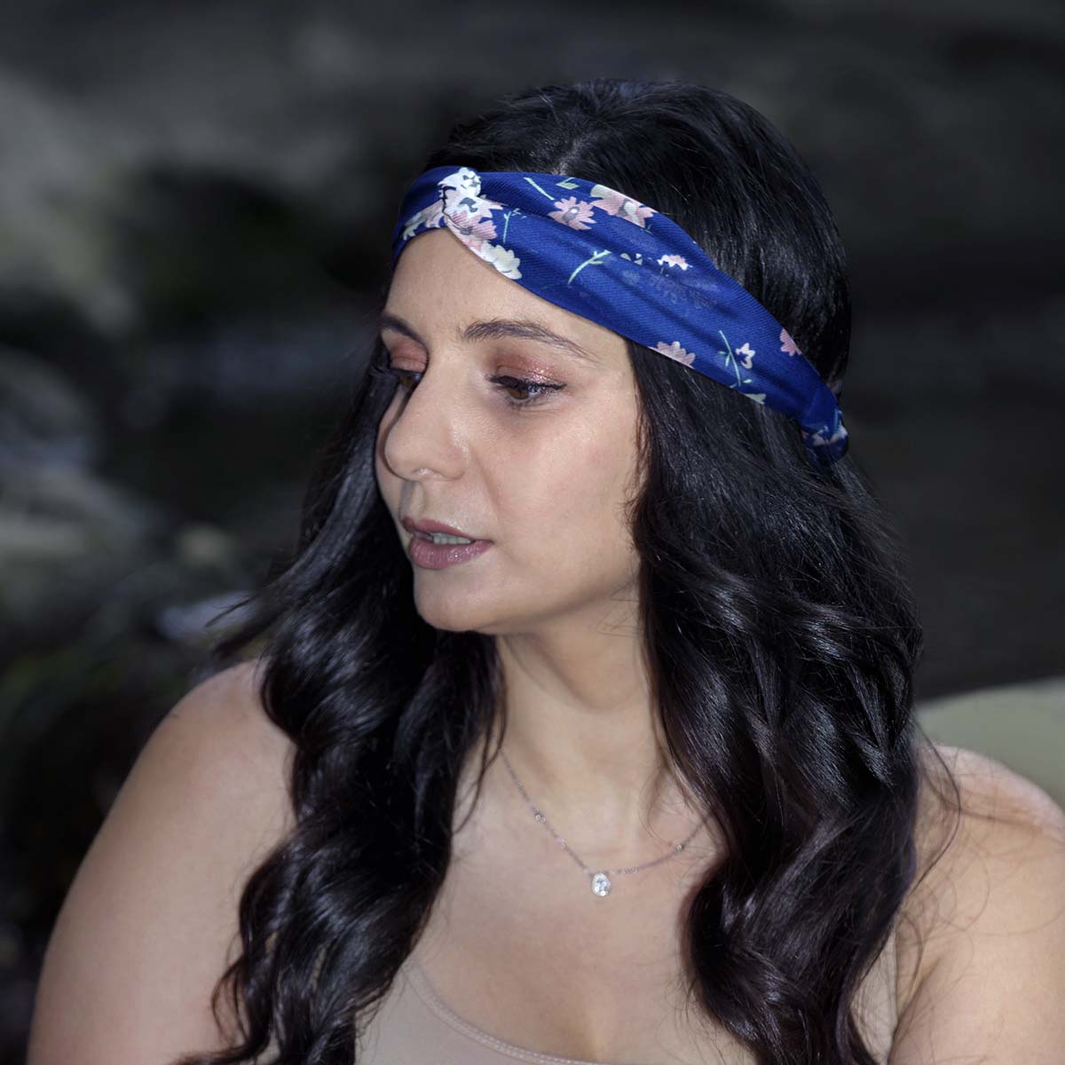 Bandeau Torsadé en Satin Fleuri Lindsay Bleu