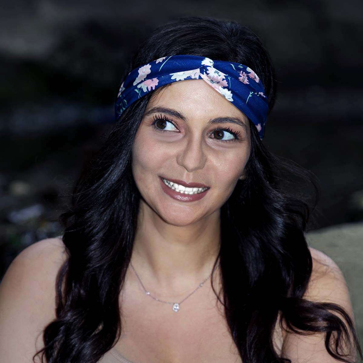 Bandeau Torsadé en Satin Fleuri Lindsay Bleu