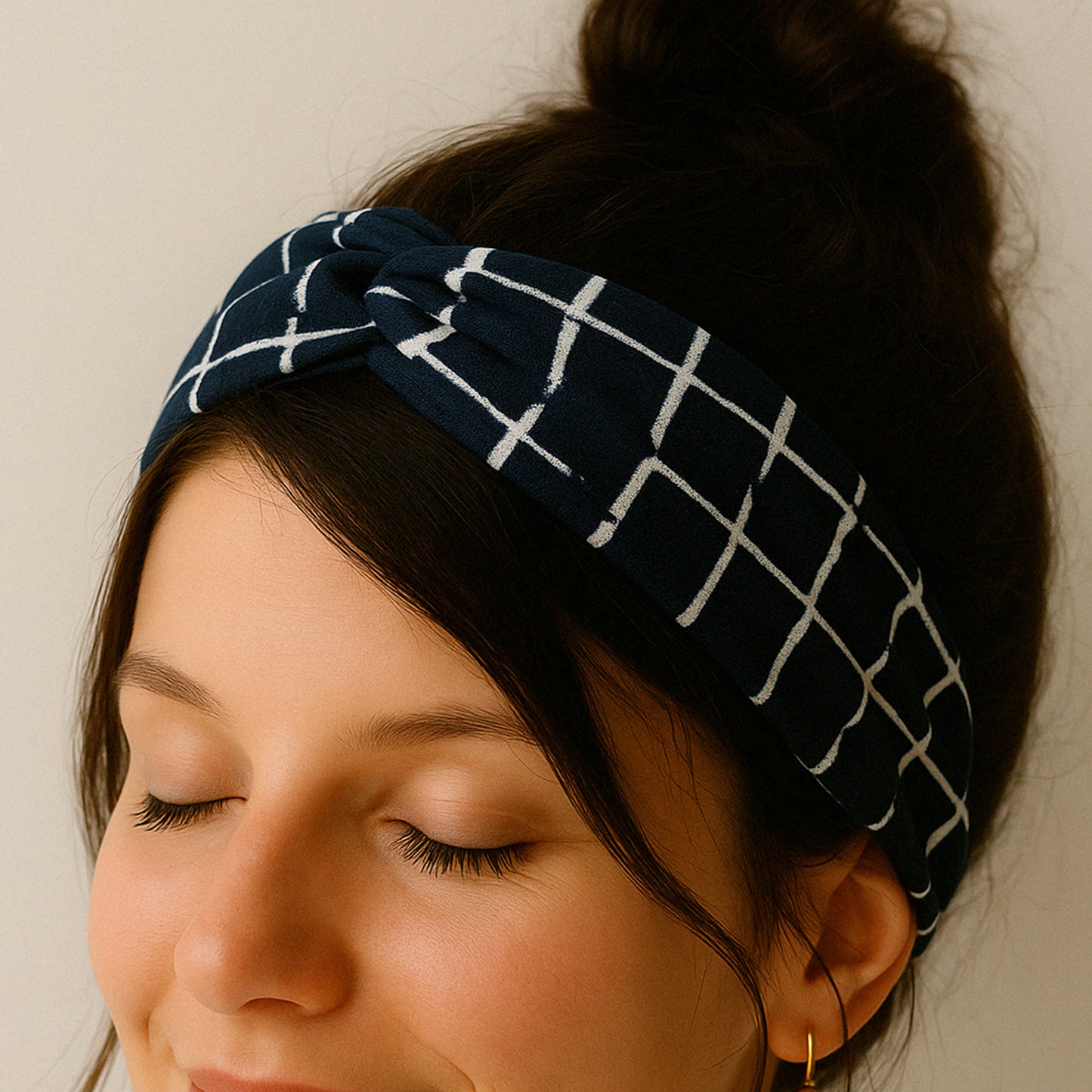 Bandeau Torsadé Bleu Marine à Carreaux