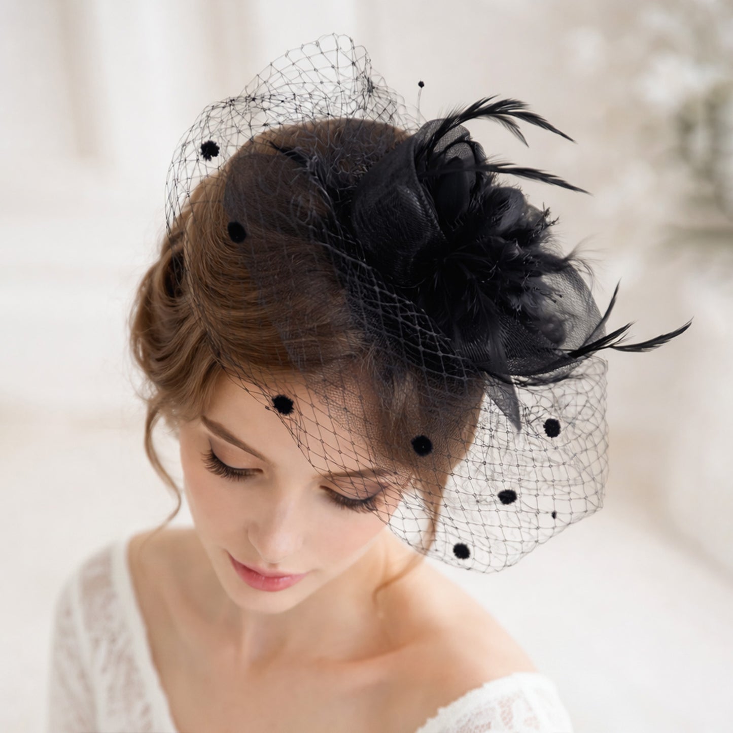 Chapeau Bibi Allure Glamour à Voilette à Pois et Fleur en Tulle Noir