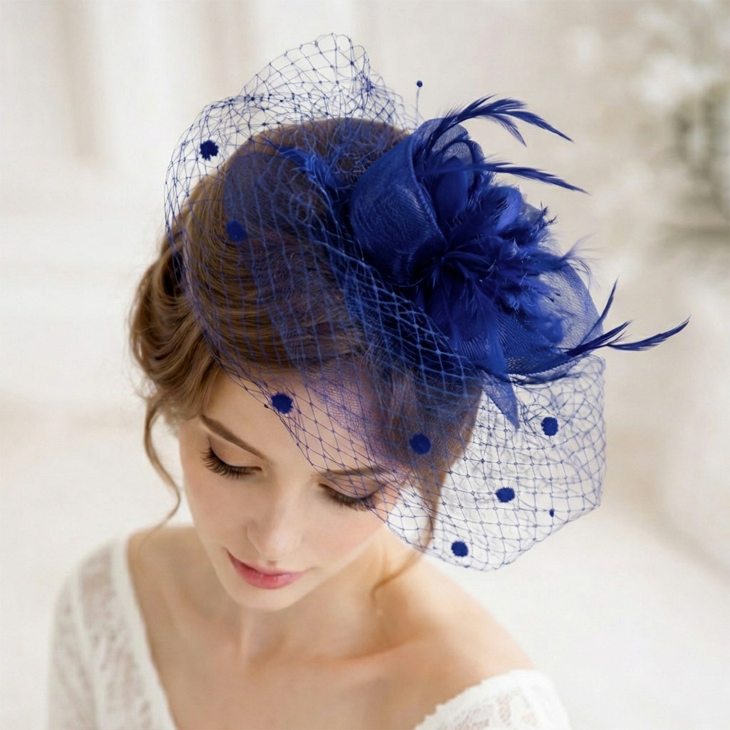 Chapeau Bibi Allure Glamour à Voilette à Pois et Fleur en Tulle Bleu Roi