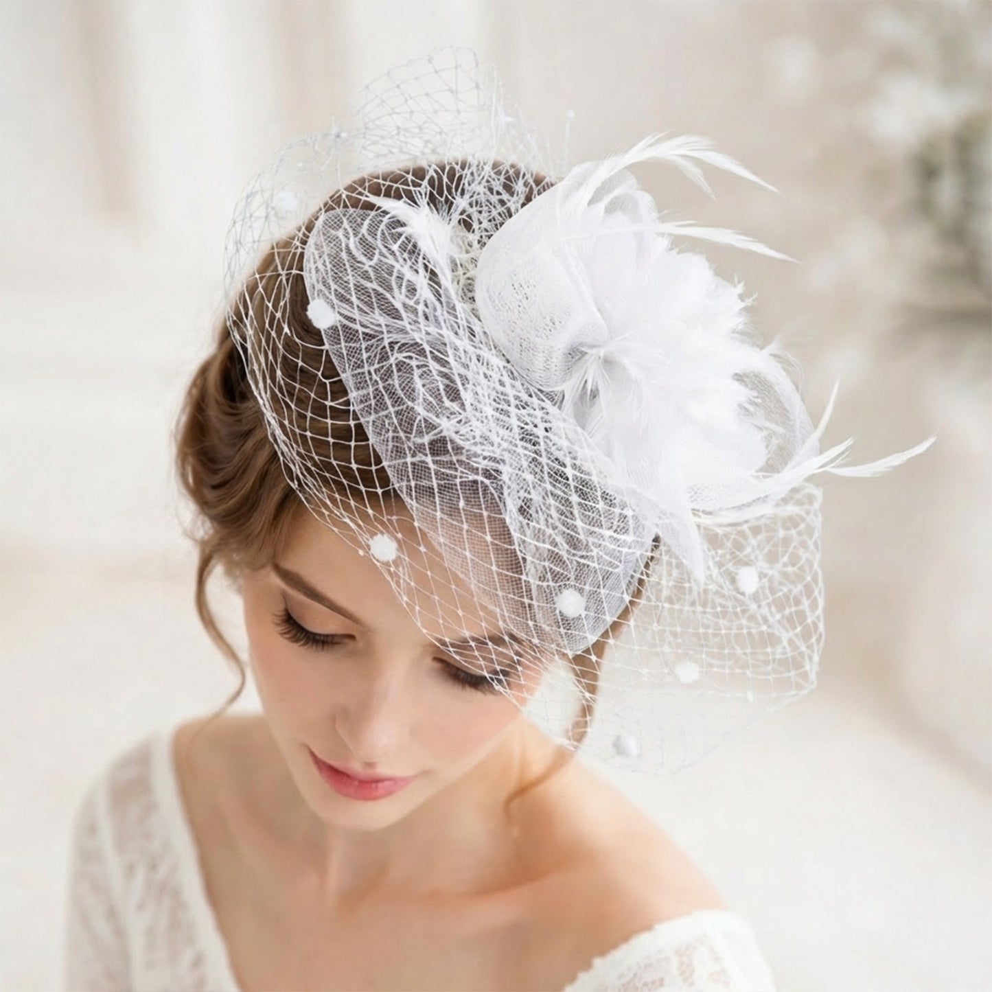Chapeau Bibi Allure Glamour à Voilette à Pois et Fleur en Tulle Blanc