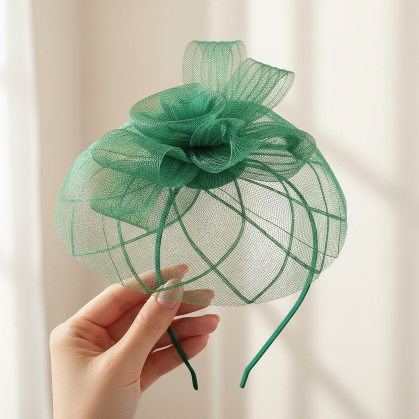 Chapeau Bibi Style Pillbox à Voilette et Détail Floral Raffiné Vert