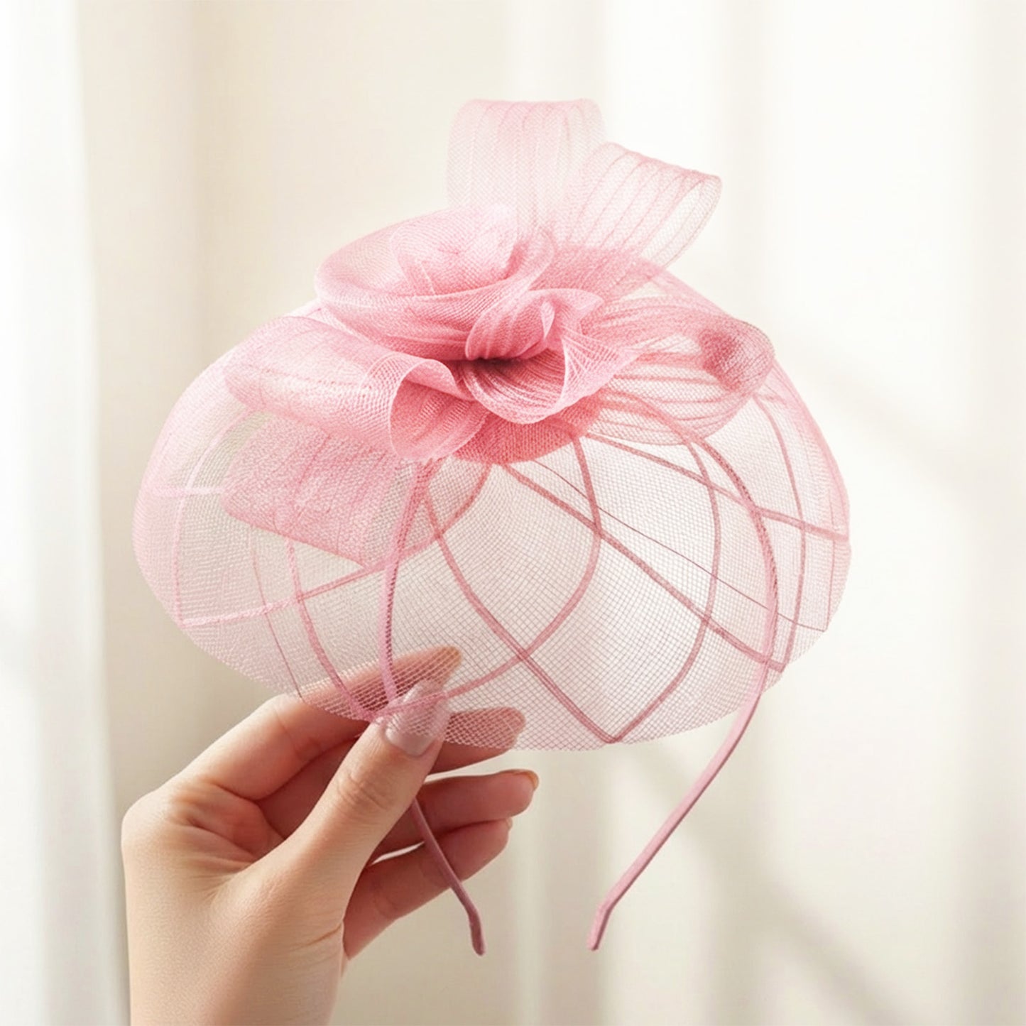 Chapeau Bibi Style Pillbox à Voilette et Détail Floral Raffiné Rose