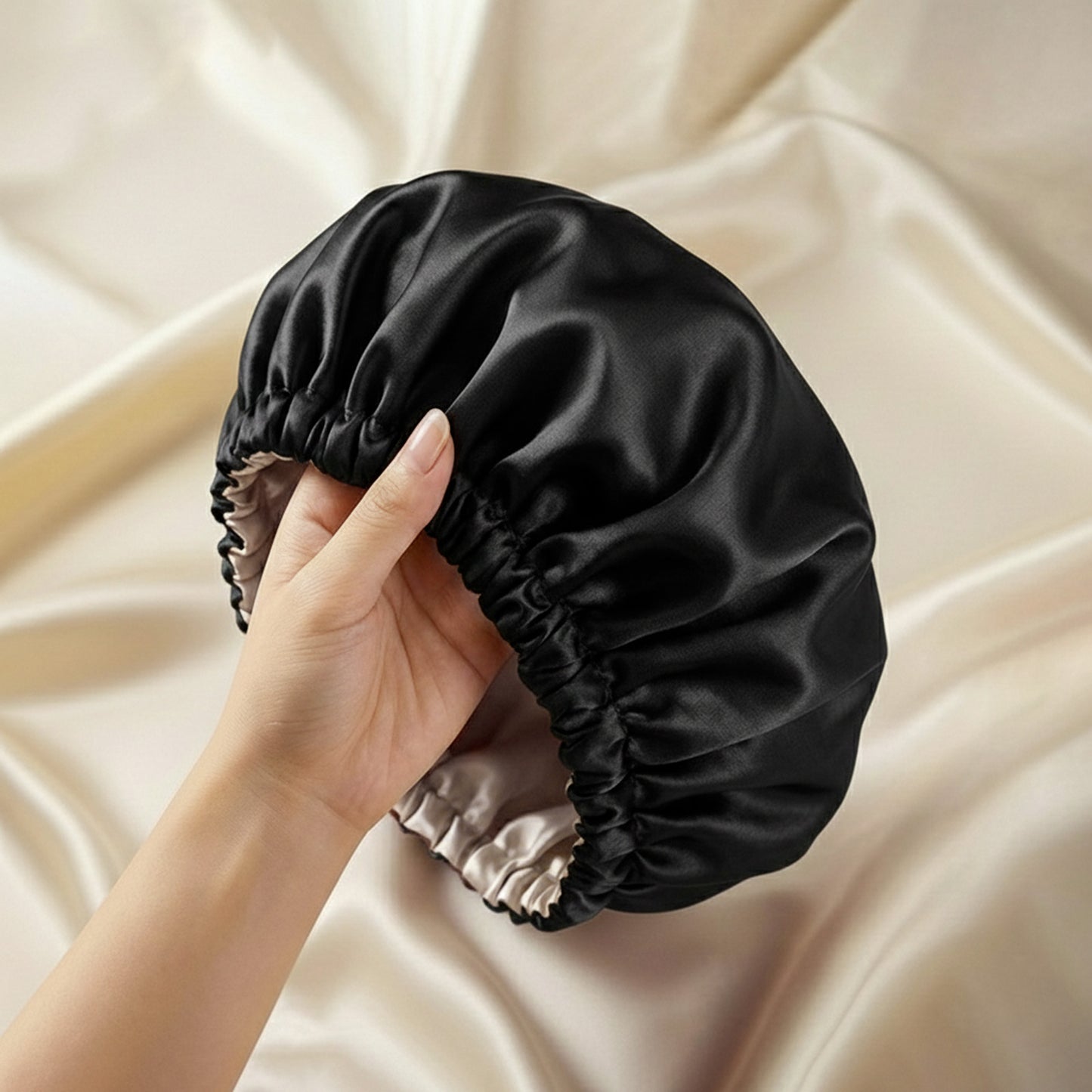 Bonnet de Nuit en Satin Ajustable Noir avec Doublure
