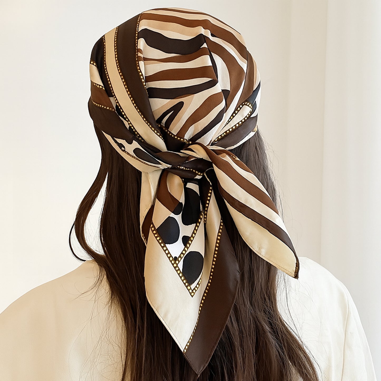 Foulard carré toucher soie Terre Sauvage 70x70cm