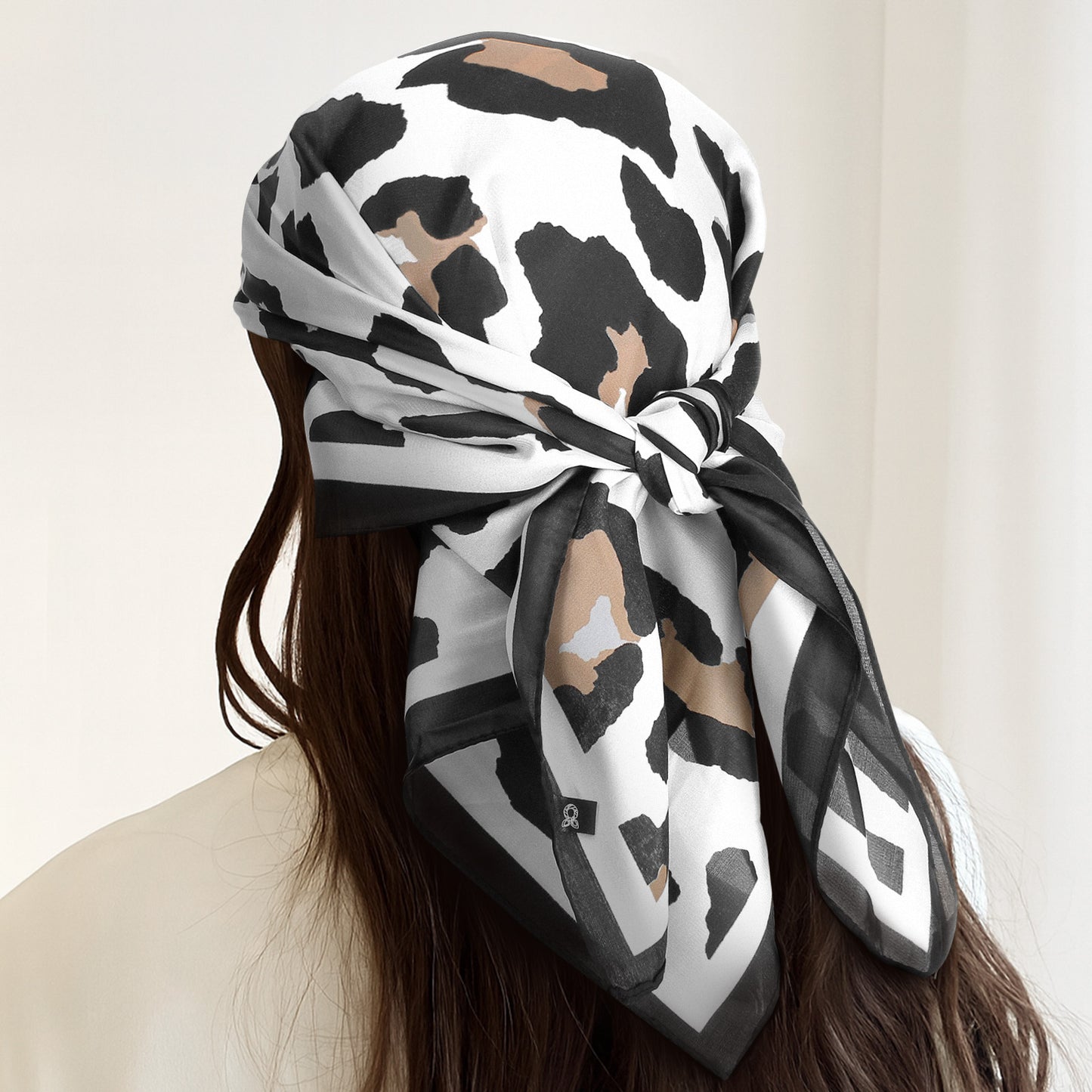 Foulard carré toucher soie Safari Urbain 70x70cm