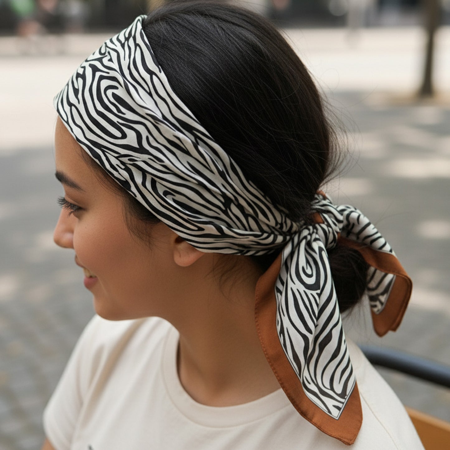 Foulard carré toucher soie Zebra Stripes 70x70cm