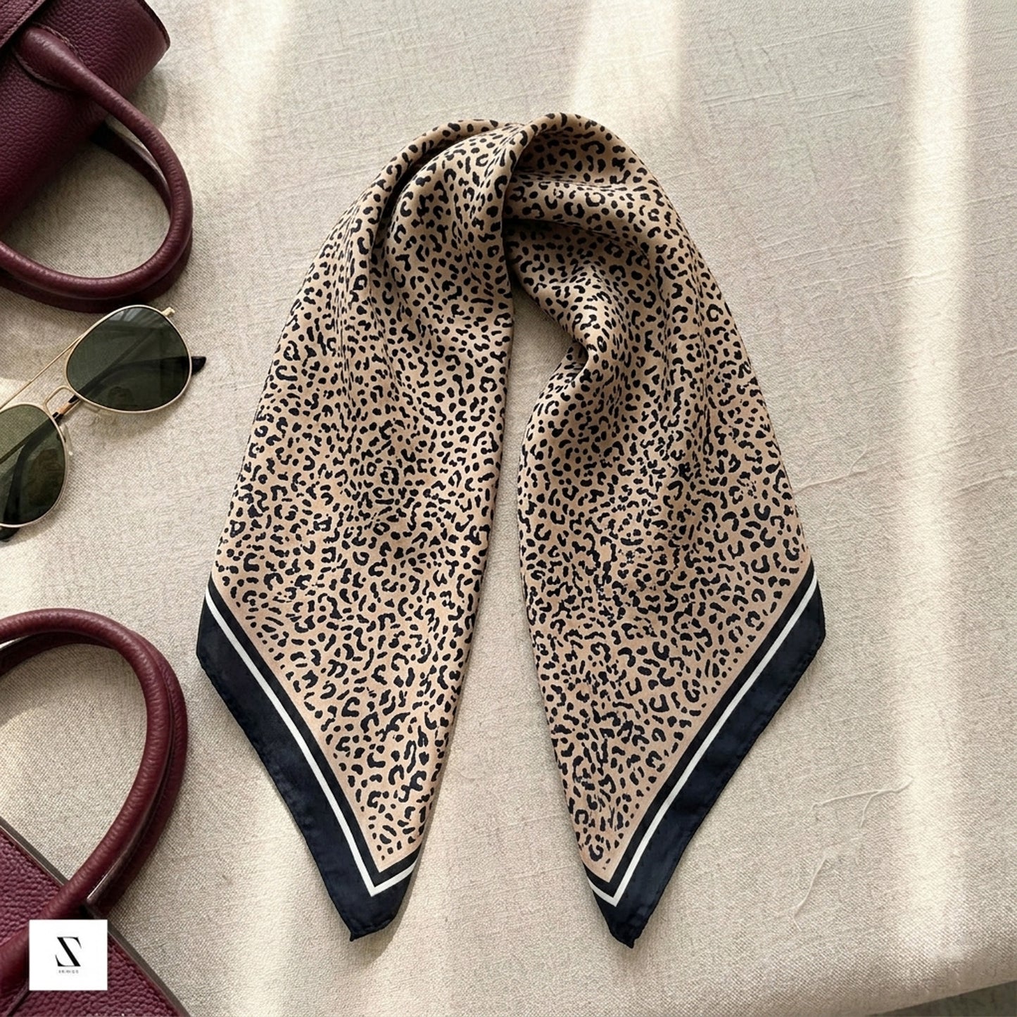 Foulard carré toucher soie Sand Safari 70 x 70 cm
