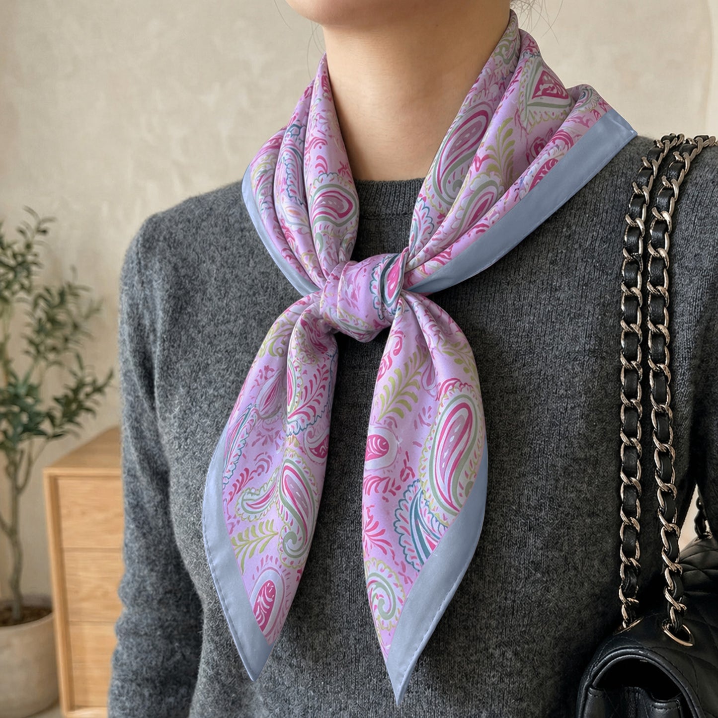 Foulard carré toucher soie Cachemire Rosée Claire 70x70cm