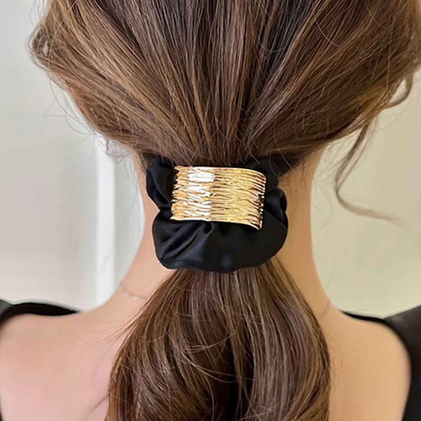 Chouchou en Satin à Manchon Doré Galatea Noir