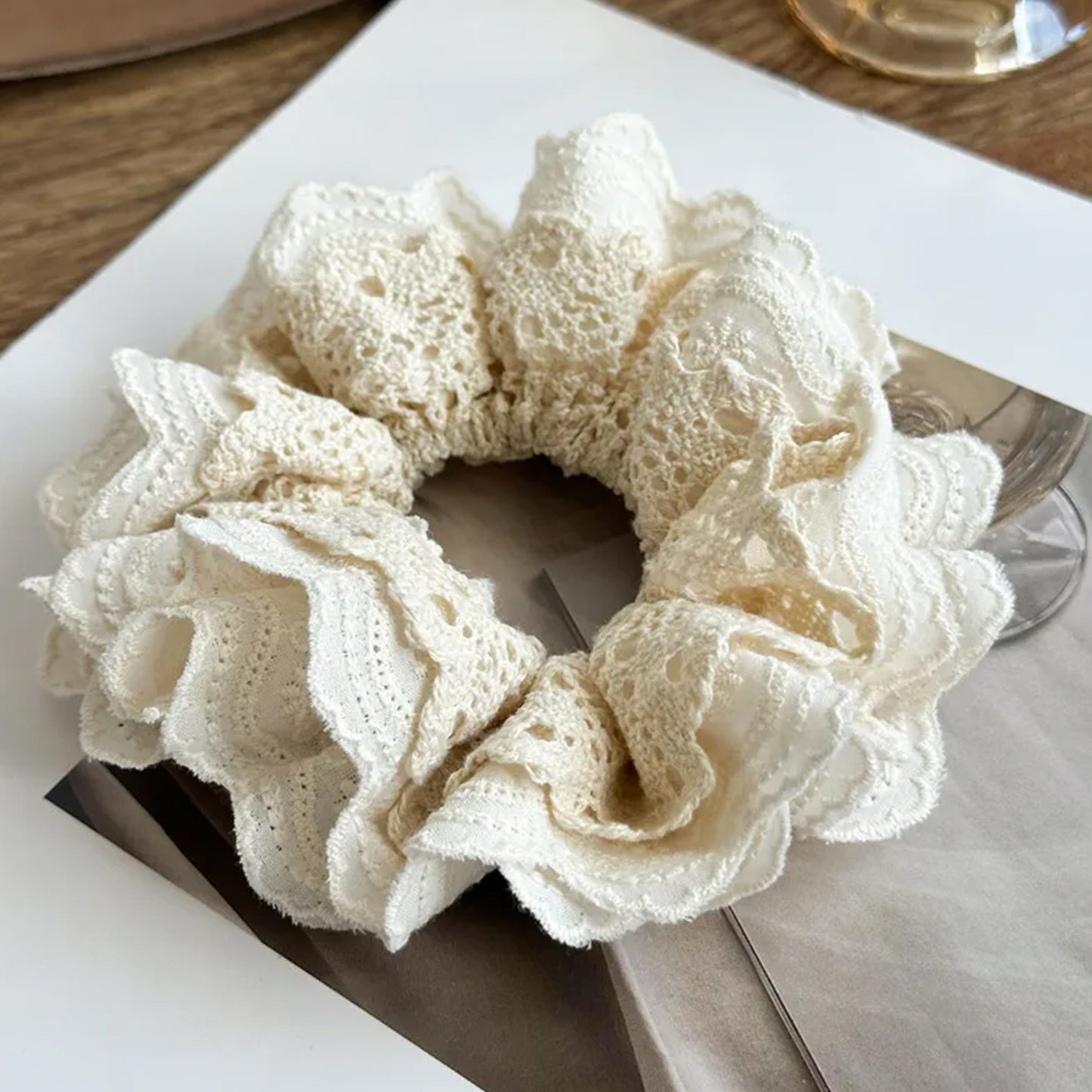 Chouchou en Dentelle Brodée Crème