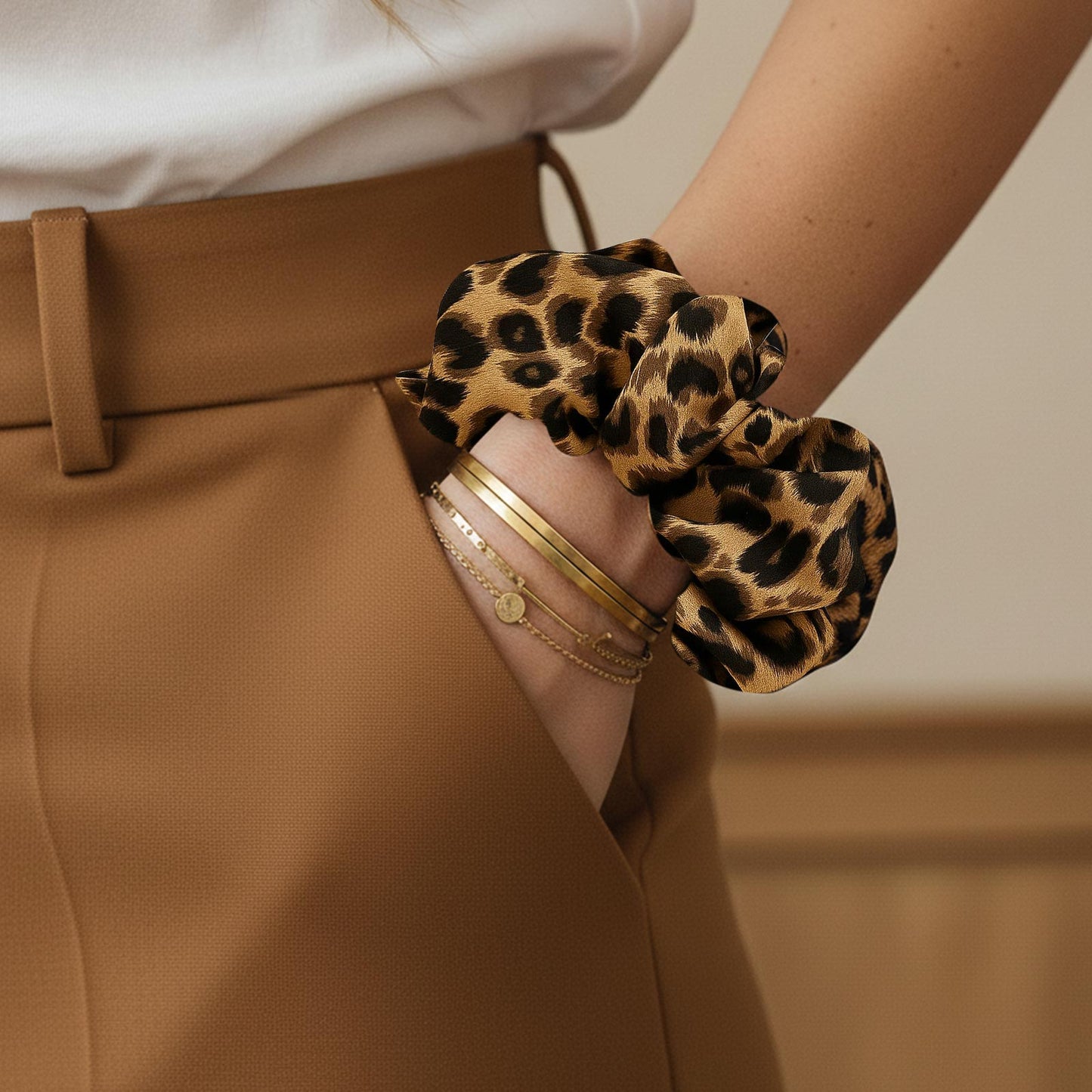 Chouchou XXL Imprimé Léopard Élyna en Tissu Doux Marron