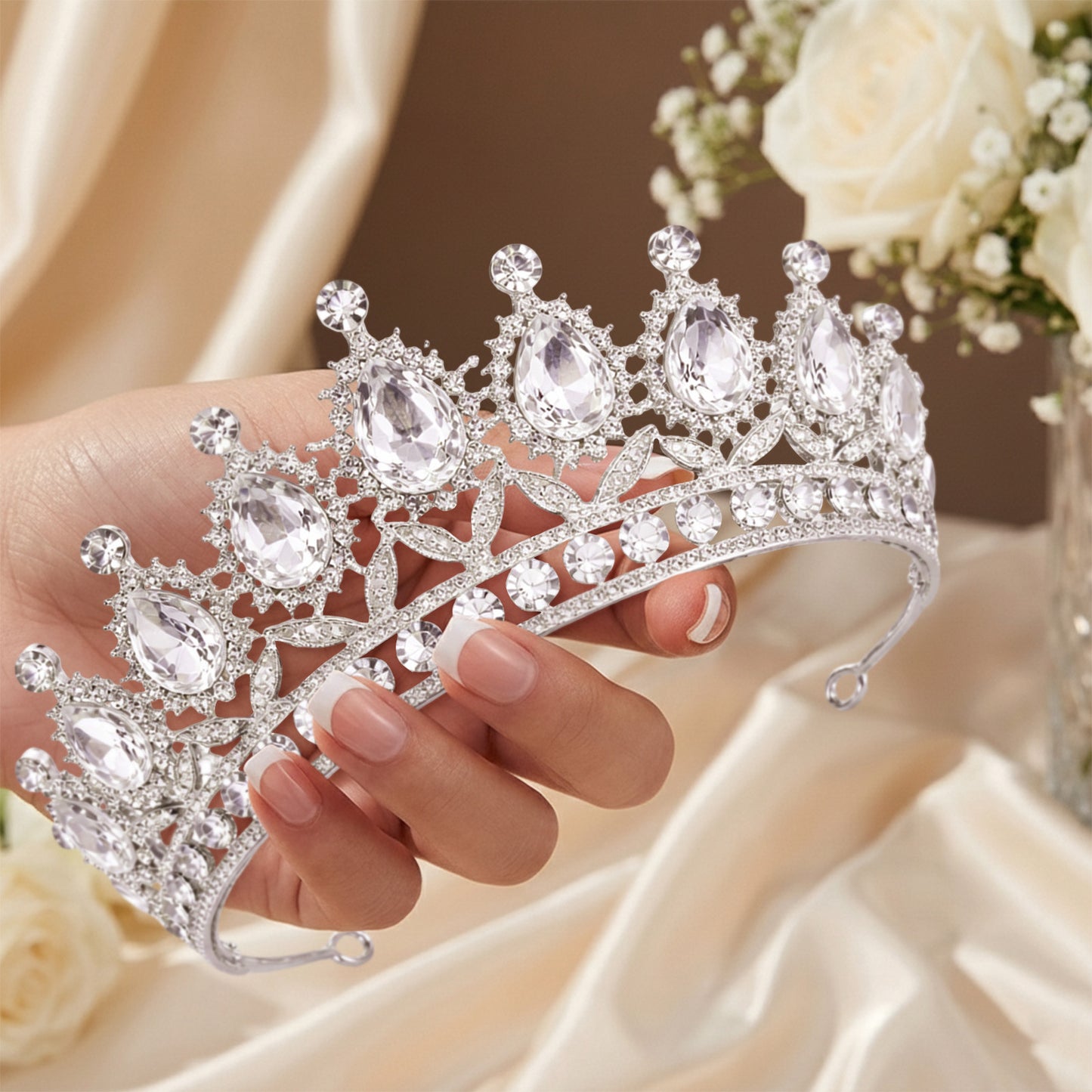 Couronne Argentée Allure Princesse Sertie de Pierres Goutte et Cristaux Brillants