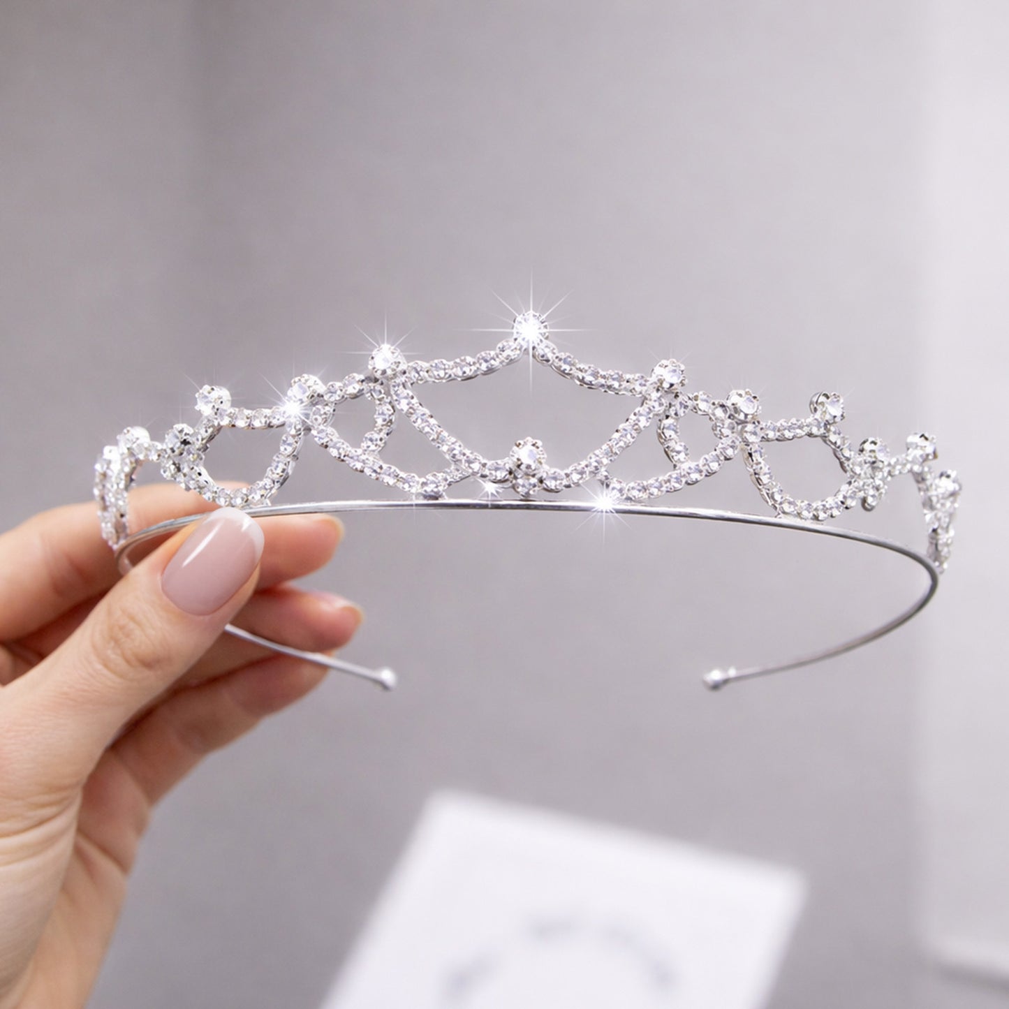 Tiare Raffinée Argent Délicat à Arches Perlées en Strass
