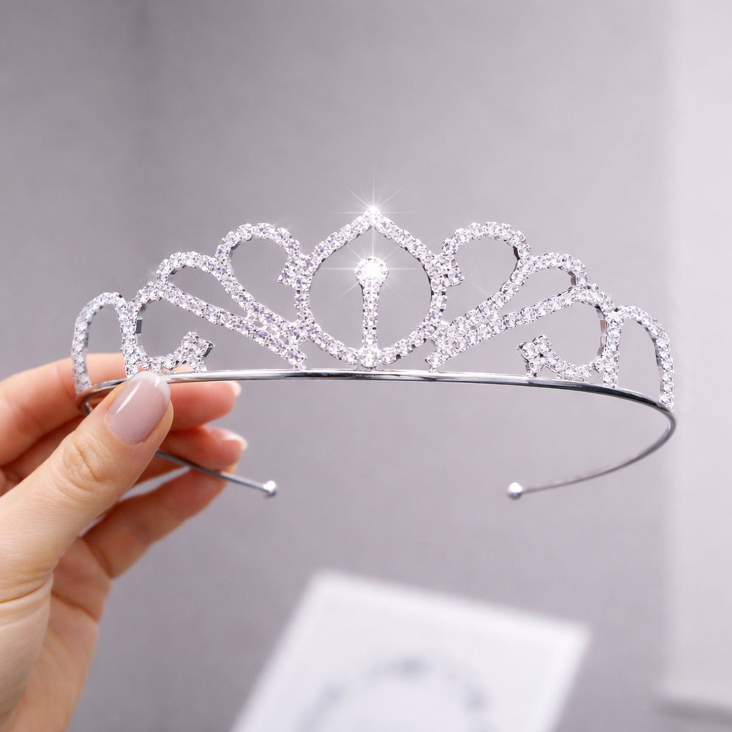 Tiare Délicate Éclat de Lys au Style Baroque à Strass Facetté