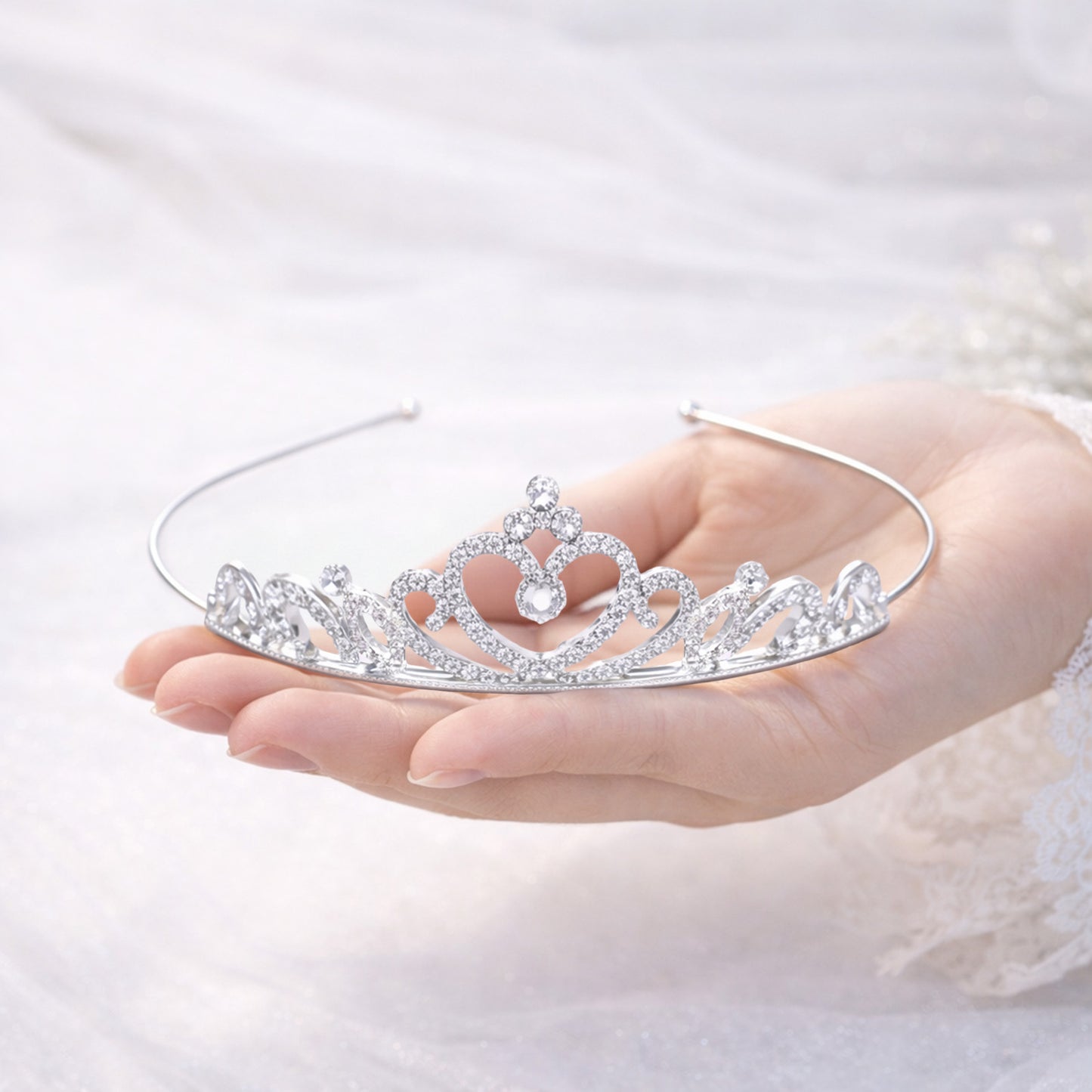 Diadème Fin Argenté Éclat d’Amour en Strass Motif Cœur