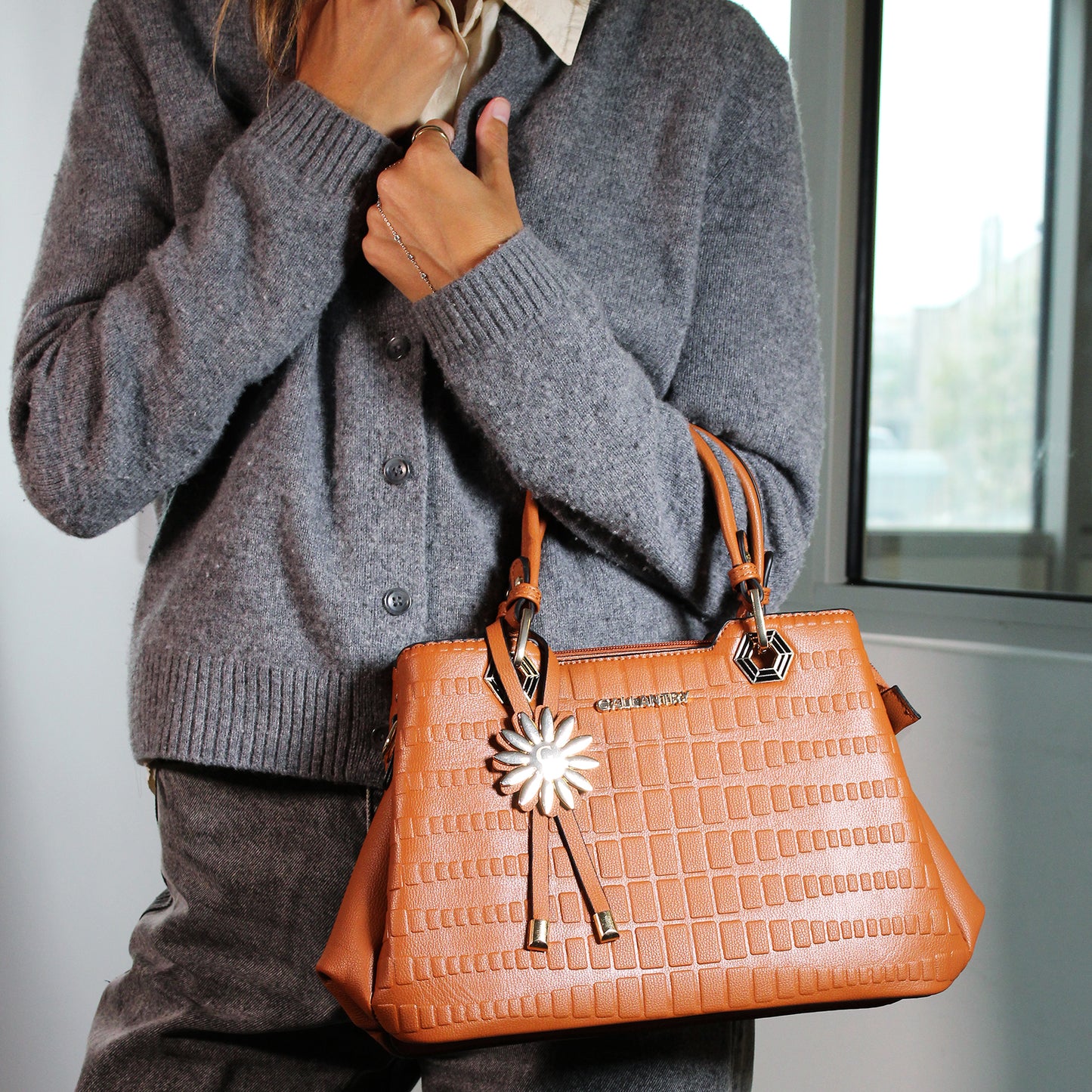 Sac Cabas à Texture Embossée et Marguerite La Majestueuse Marron