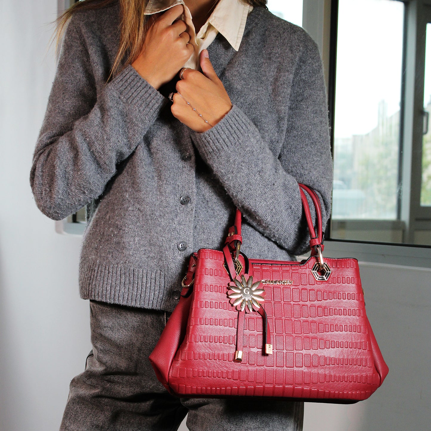 Sac Cabas à Texture Embossée et Marguerite La Majestueuse Rouge