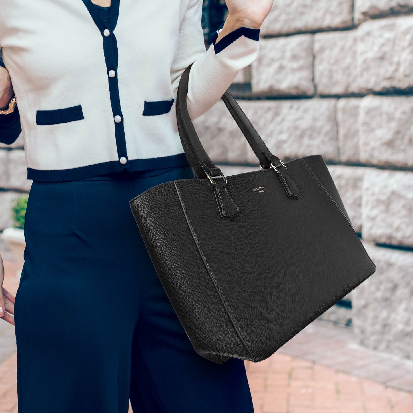 Sac Cabas en Similicuir à Poche Zippée Himalda Noir