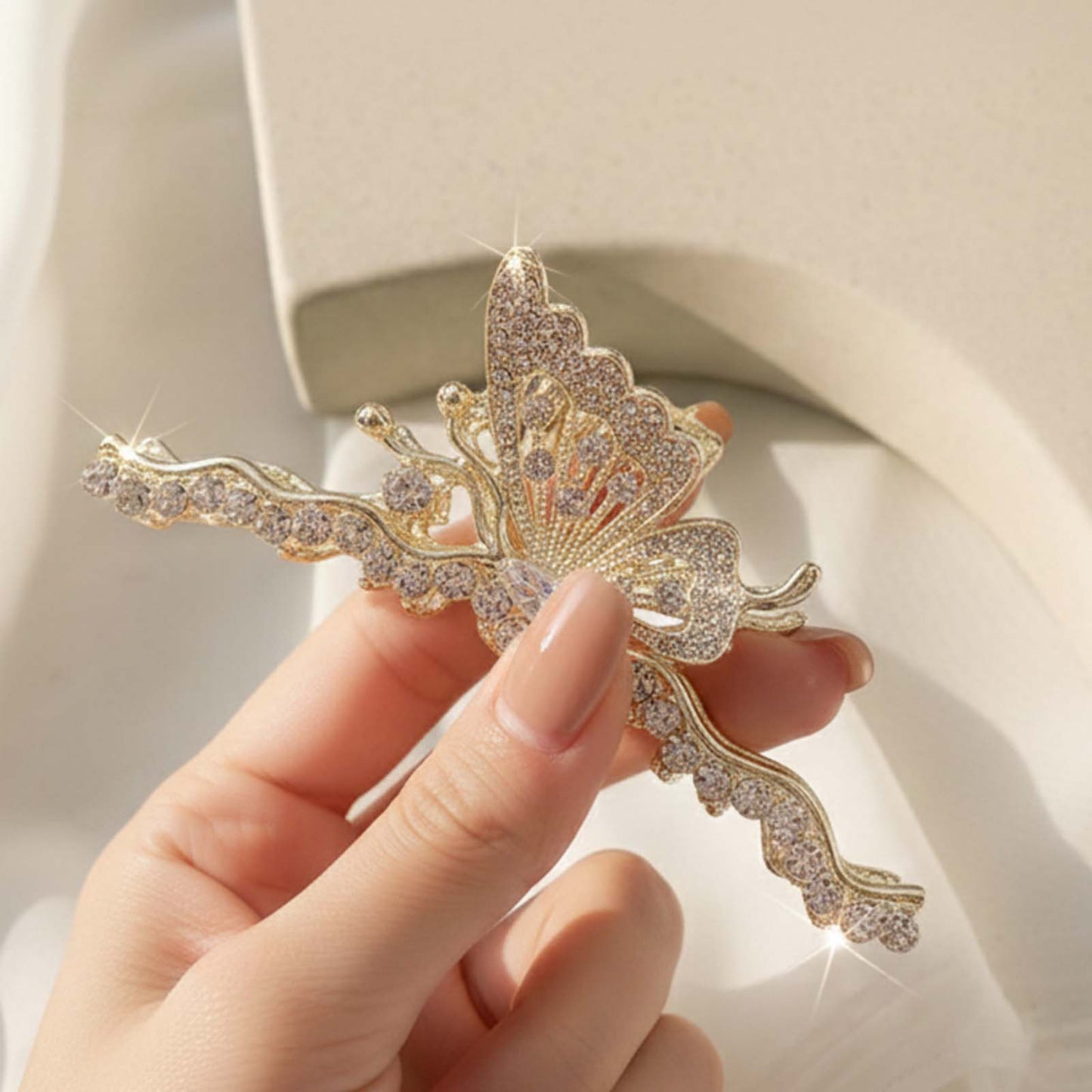 Pince Bijou Aile Strassée Papillon Doré