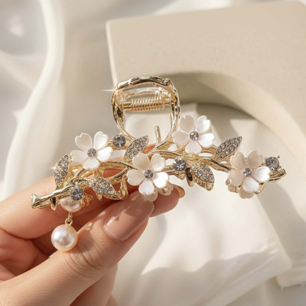 Pince Bijou Harmonie Rosée à Fleur en Strass avec Pampilles de Perles