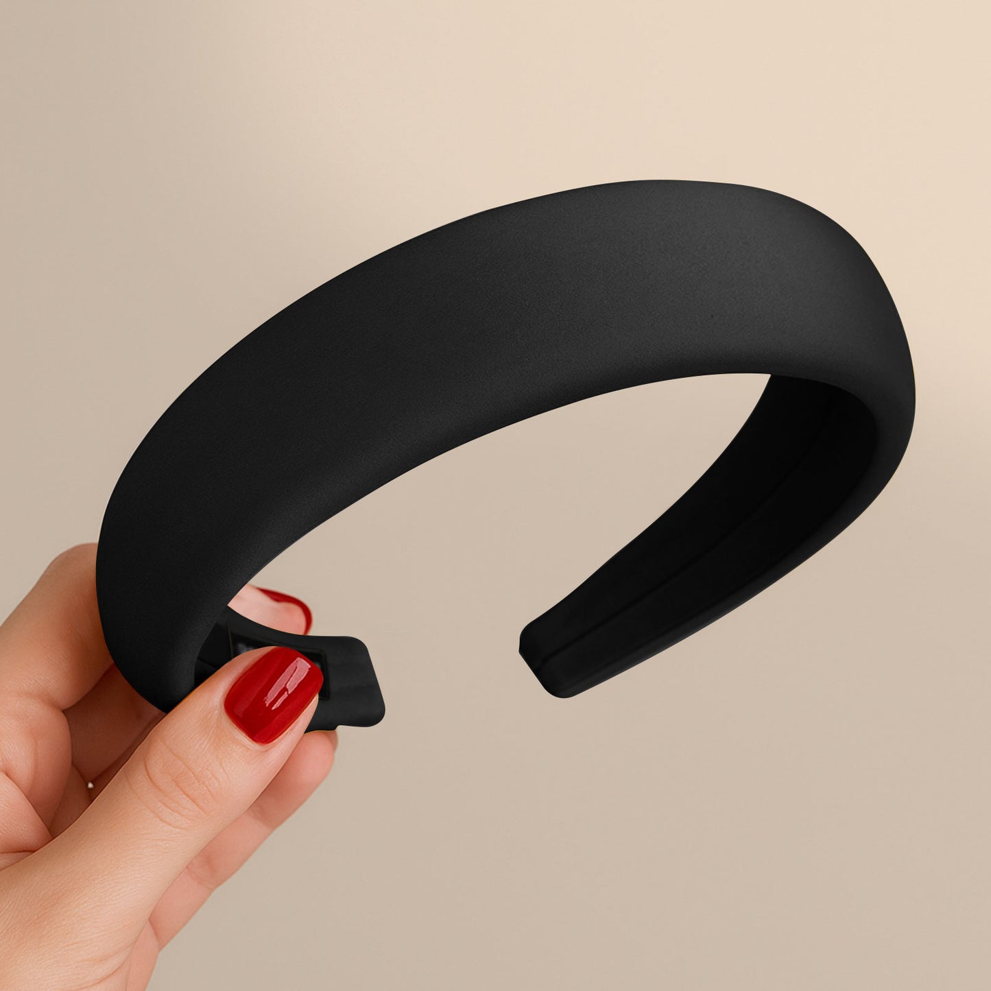 Serre-tête Large Laurel en Satin Coussiné Noir