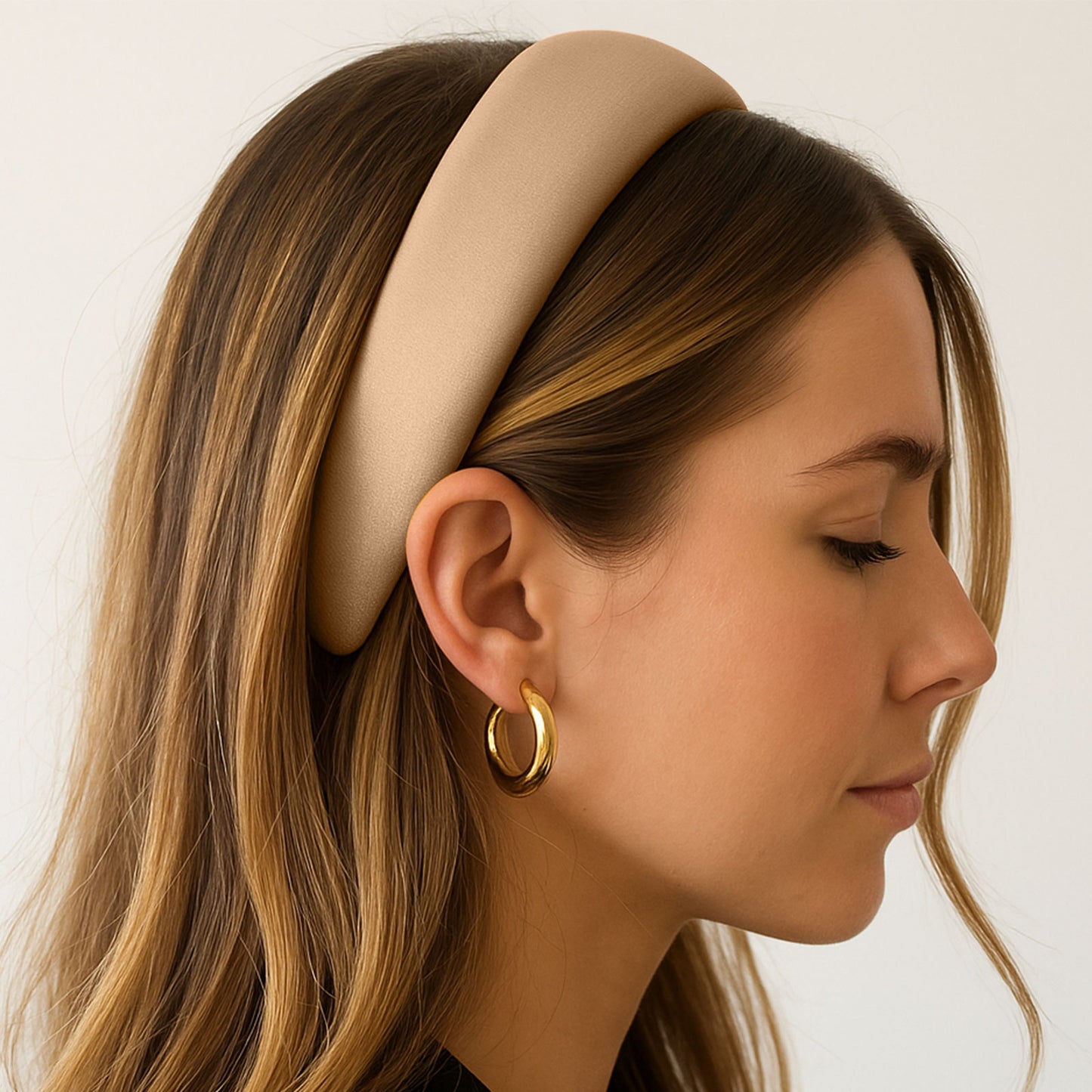 Serre-tête Large pour Cheveux en Satin Coussiné Glamour Beige