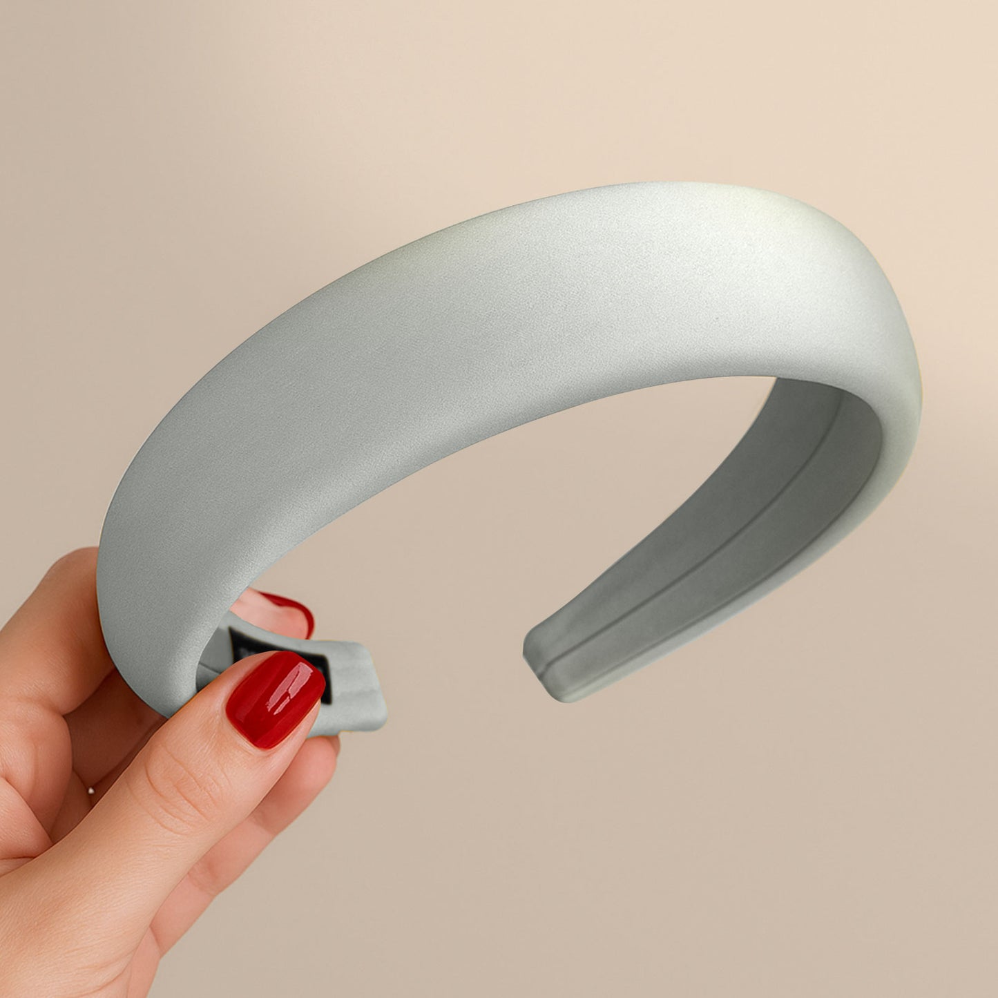 Serre-tête Large Laurel en Satin Coussiné Gris Clair