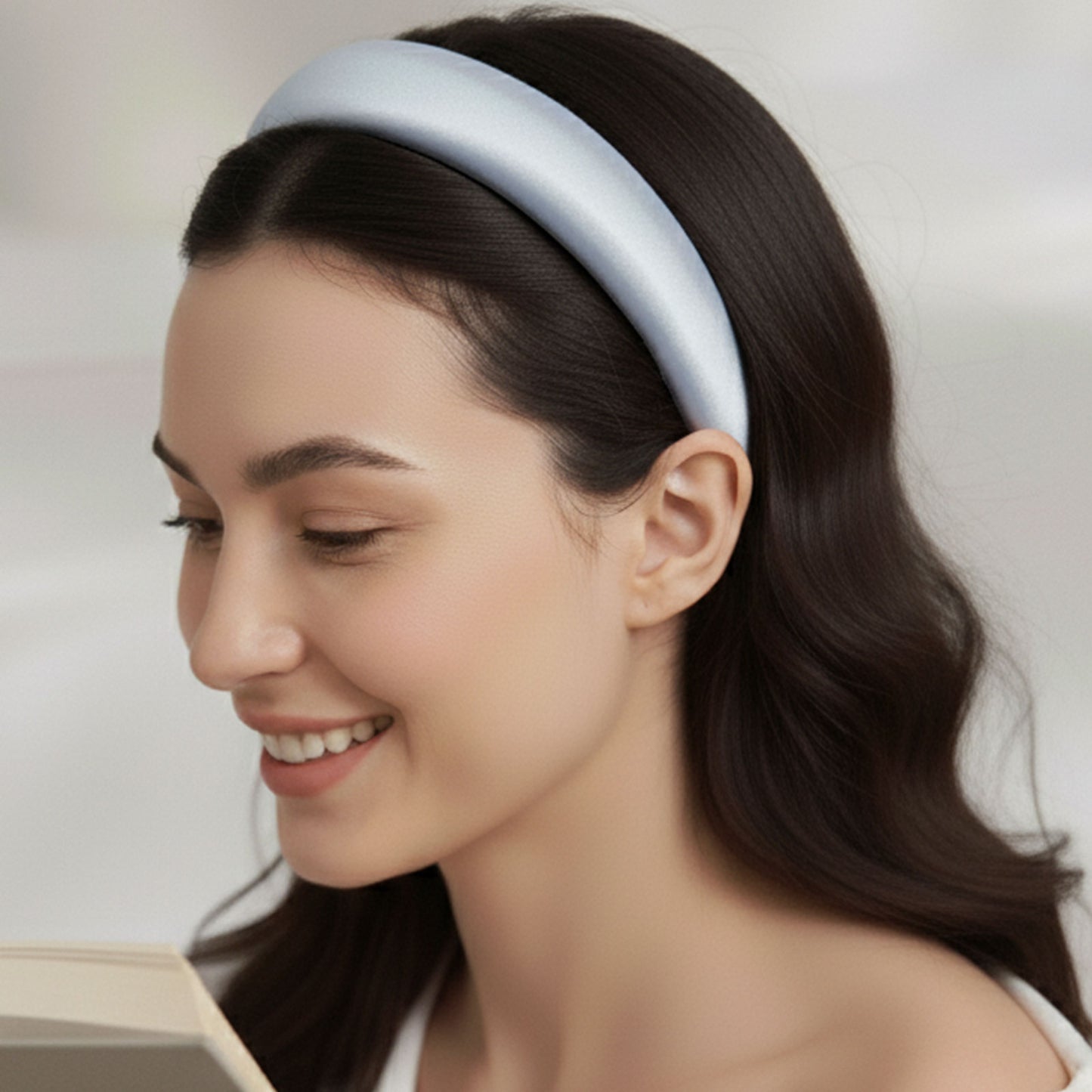 Serre-tête Maureen en Satin Coussiné Bleu