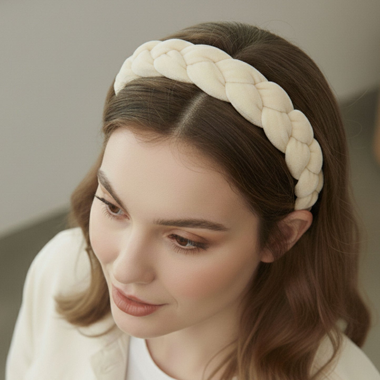 Serre-tête Tressé Harietta en Tissu Léger Blanc