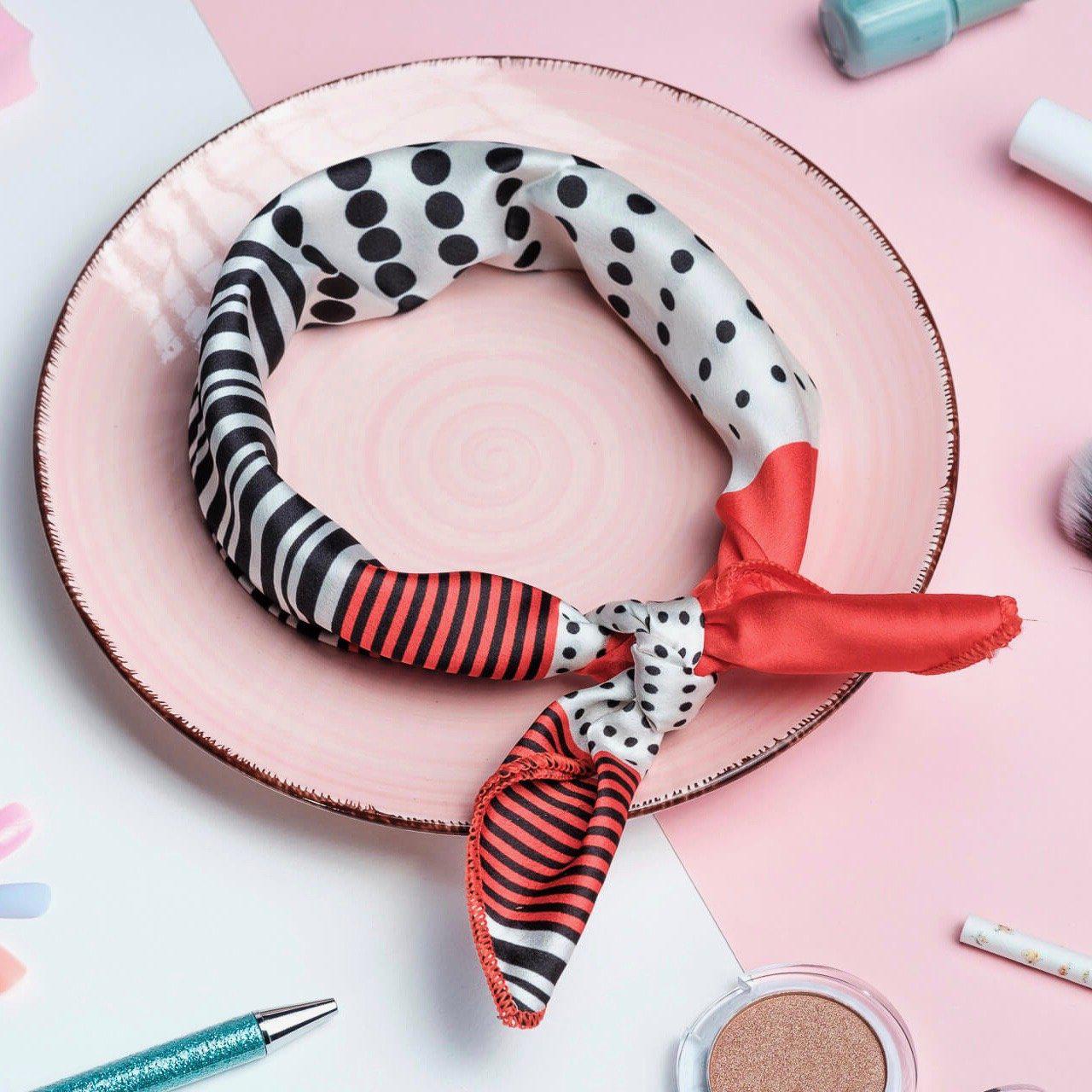 bandana cheveux rouge blanc femme
