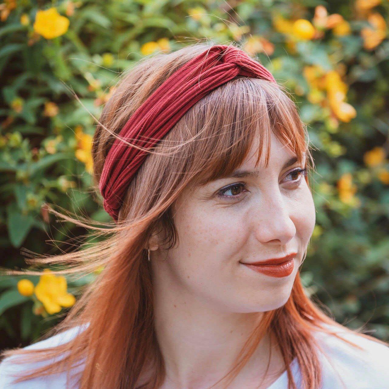 bandeau rouge cheveux