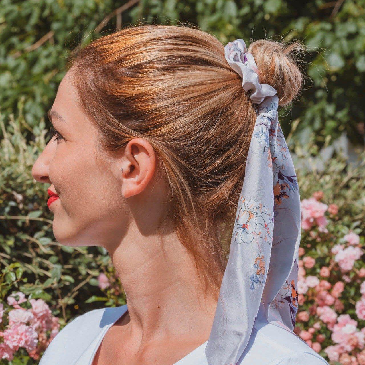 foulard blanc fleuri