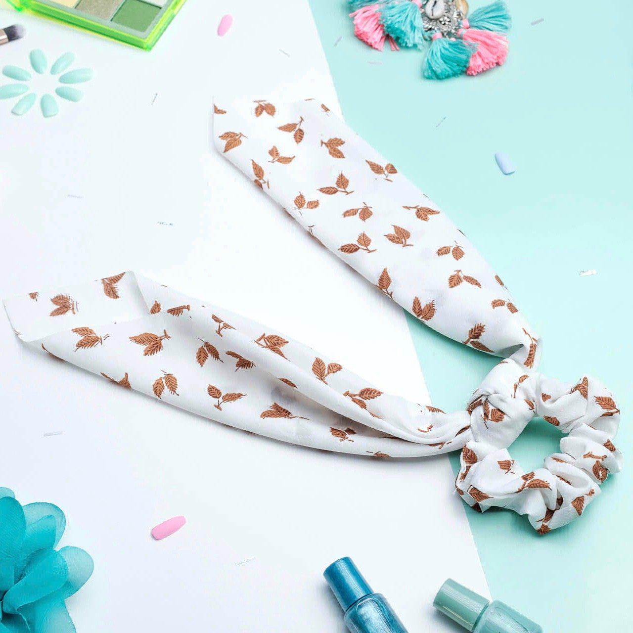 chouchou foulard blanc cheveux