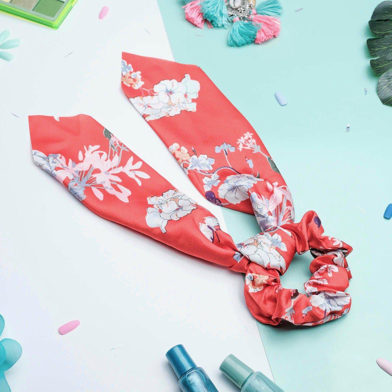 chouchou foulard rouge à fleurs