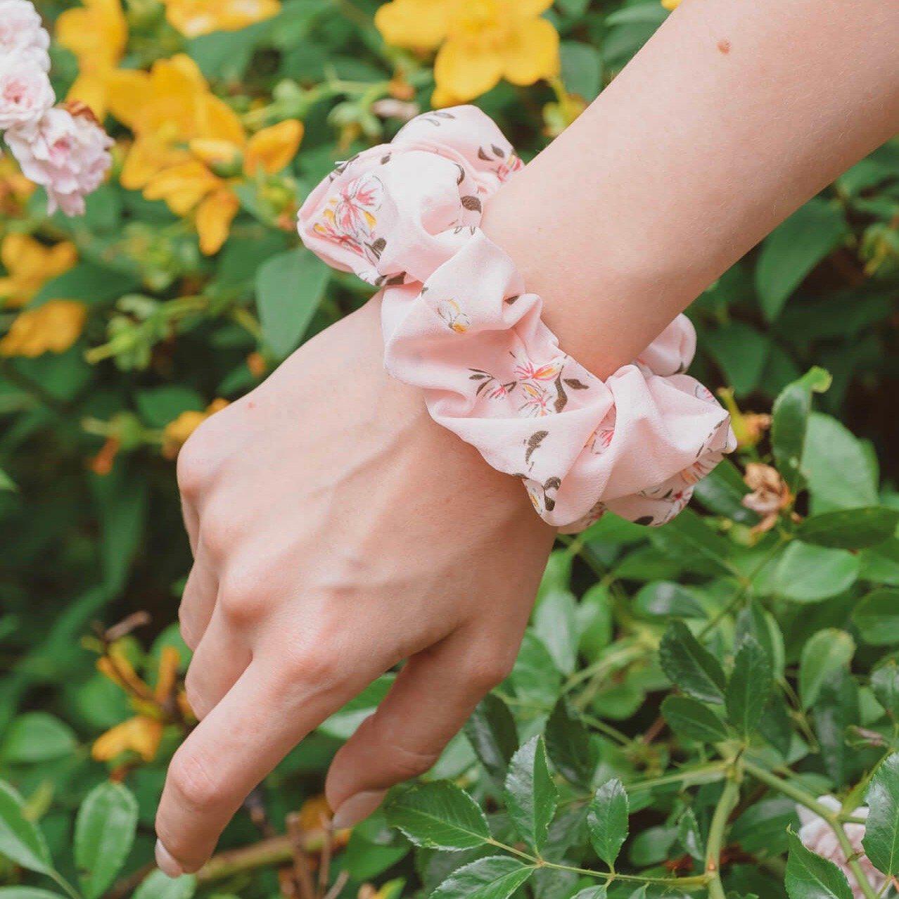 chouchou tissu rose fleuri