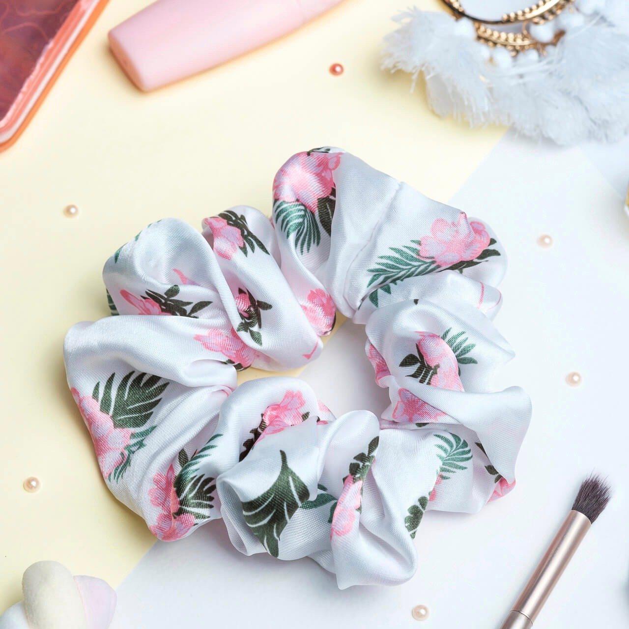 chouchou satin blanc flamant rose