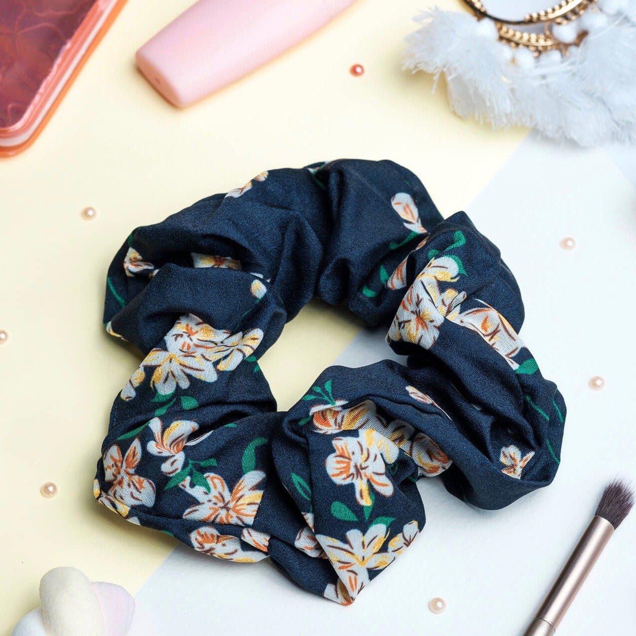 chouchou tissu noir fleuri