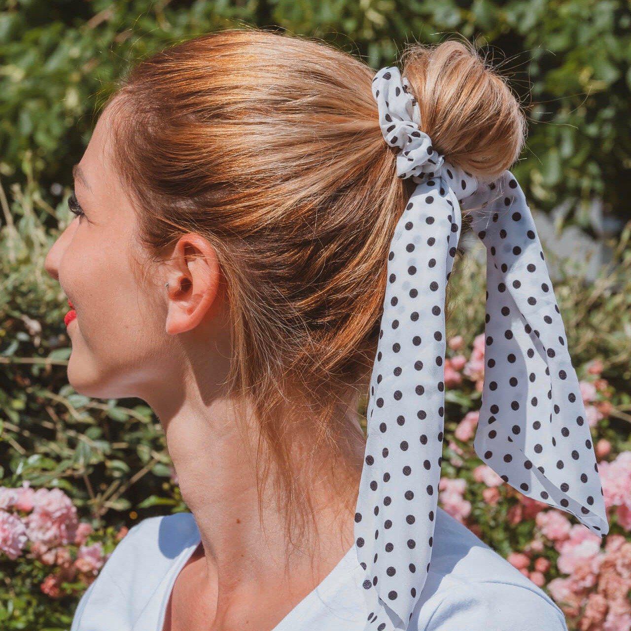 foulard blanc pois noir