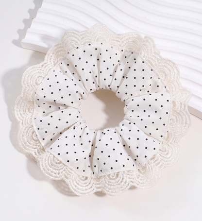 Chouchou XXL Blanc en Tissu Doux à Dentelle et Pois