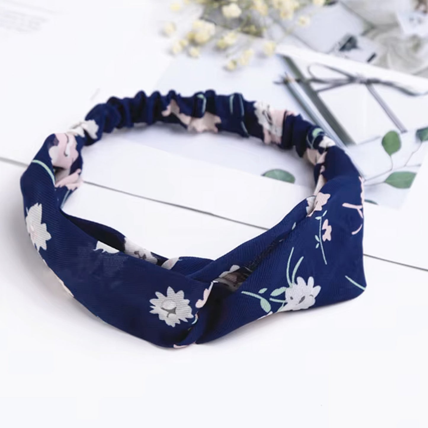 Bandeau en Satin Torsadé Fleuri - Collection Lindsay