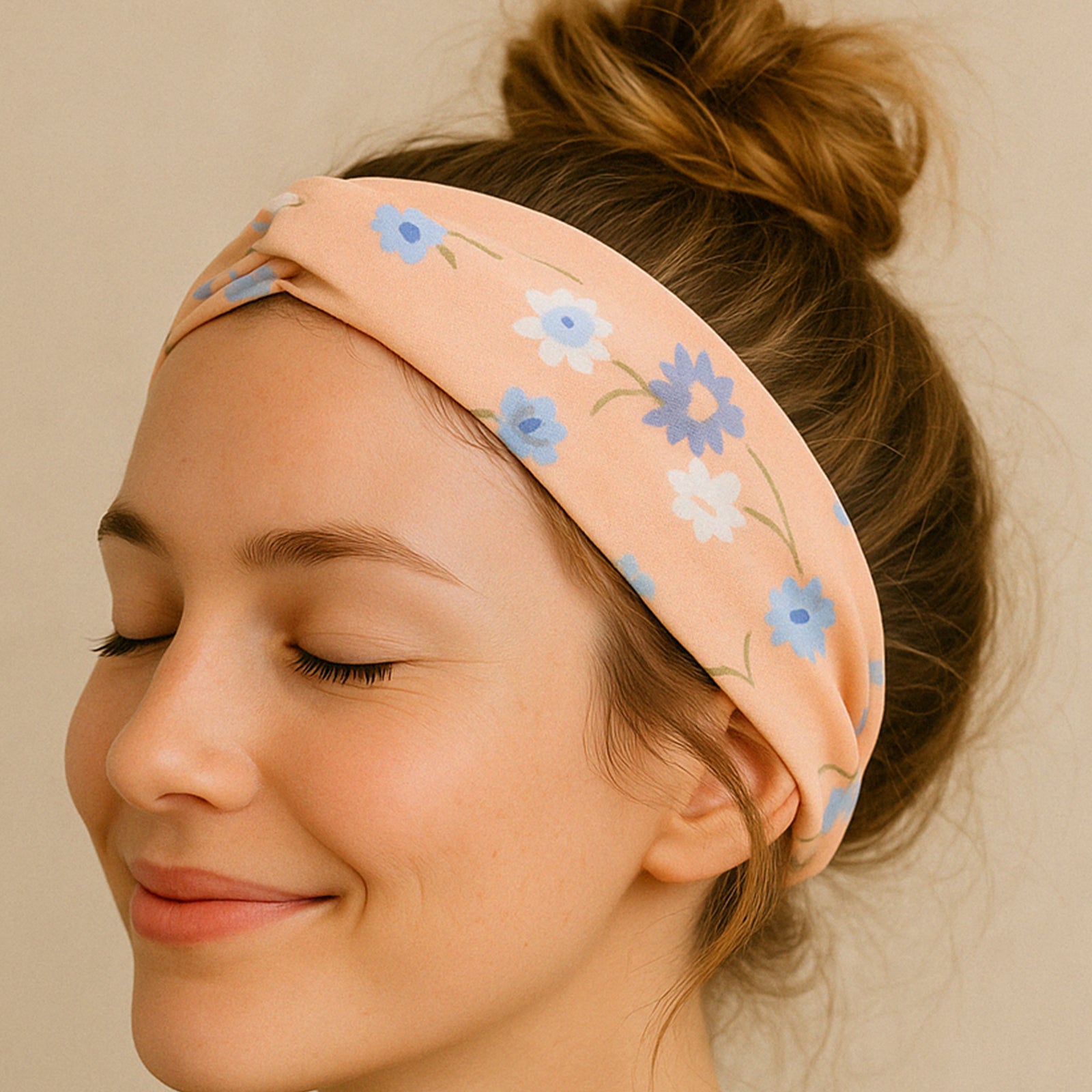 Bandeau en Satin Torsadé Fleuri Rose