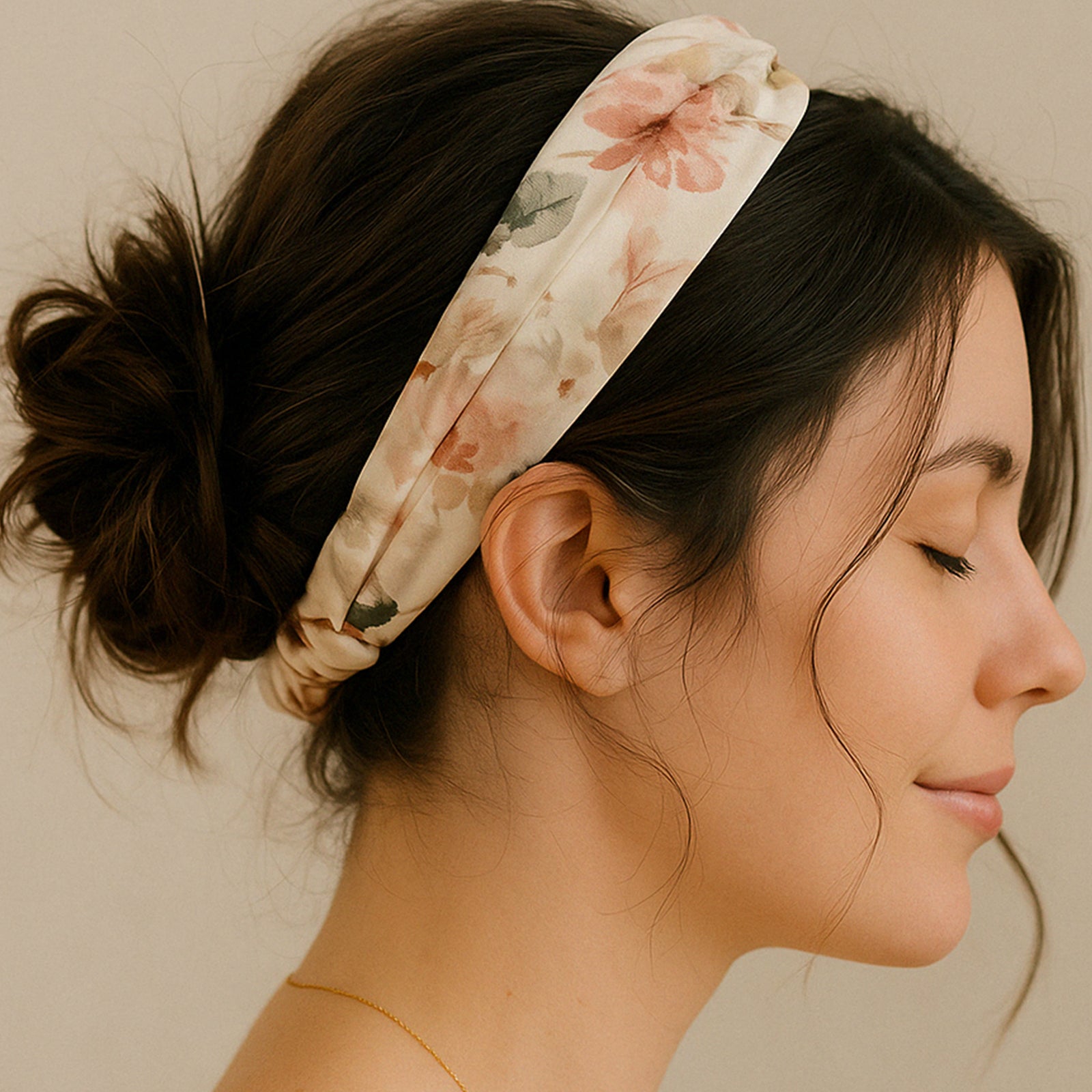 Bandeau en Satin Torsadé Fleuri Blanc