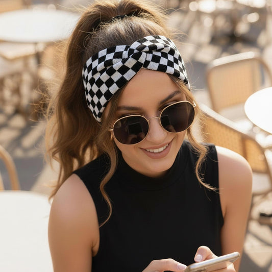Bandeau Croisé Wendy en Maille Jacquard à Carreaux Noir et Blanc