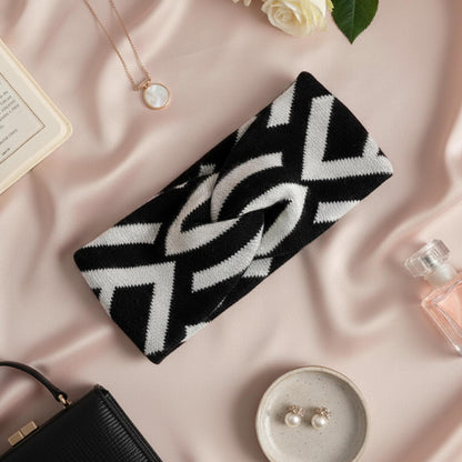 Bandeau Croisé Nami en Maille Jacquard Chevron Noir et Blanc