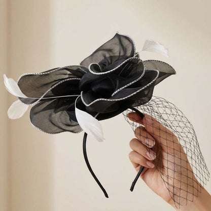 Chapeau Bibi Fleur Sublime à Plumes Délicate et Voile Subtil Noir