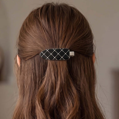 Barrette Plate Rosée de Cristal Motif Matelassé Noire