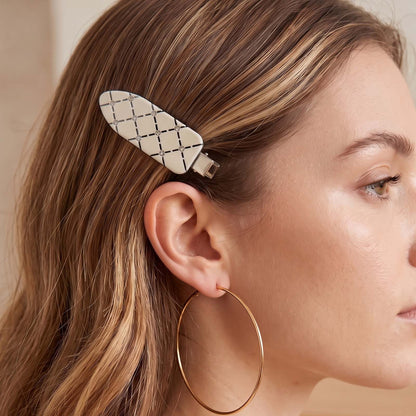 Barrette Plate Rosée de Cristal Motif Matelassé Ivoire