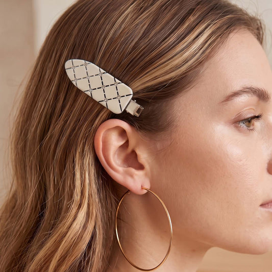 Barrette Plate Rosée de Cristal Motif Matelassé Ivoire